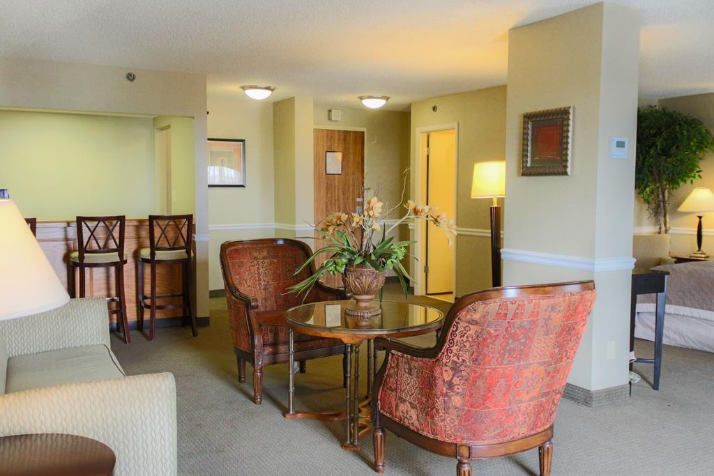 Hotel Ramada Plaza By Wyndham Atlanta Airport College Park Esterno foto