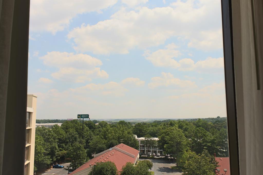Hotel Ramada Plaza By Wyndham Atlanta Airport College Park Esterno foto
