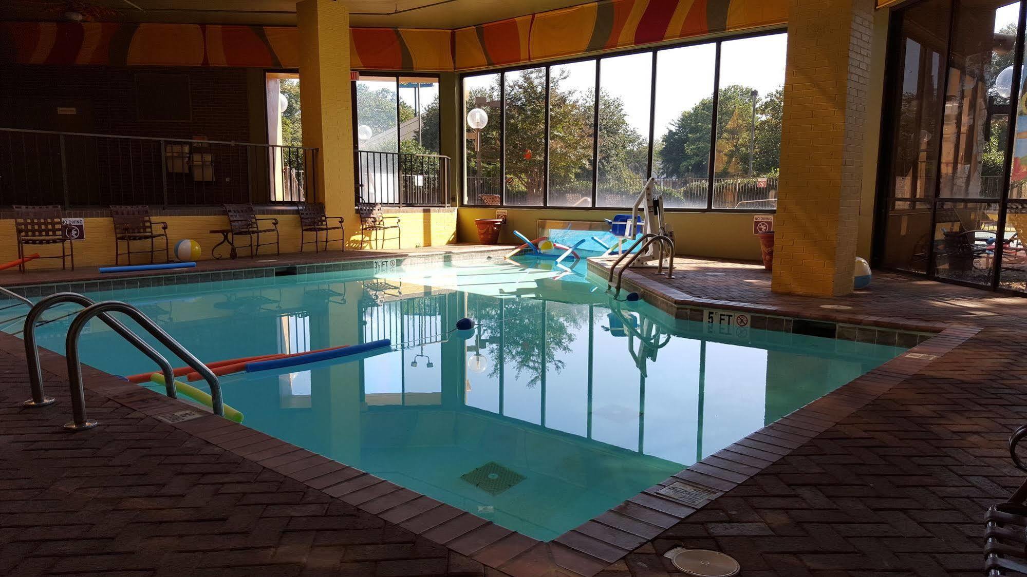 Hotel Ramada Plaza By Wyndham Atlanta Airport College Park Esterno foto