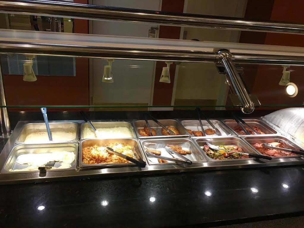 Hotel Ramada Plaza By Wyndham Atlanta Airport College Park Esterno foto